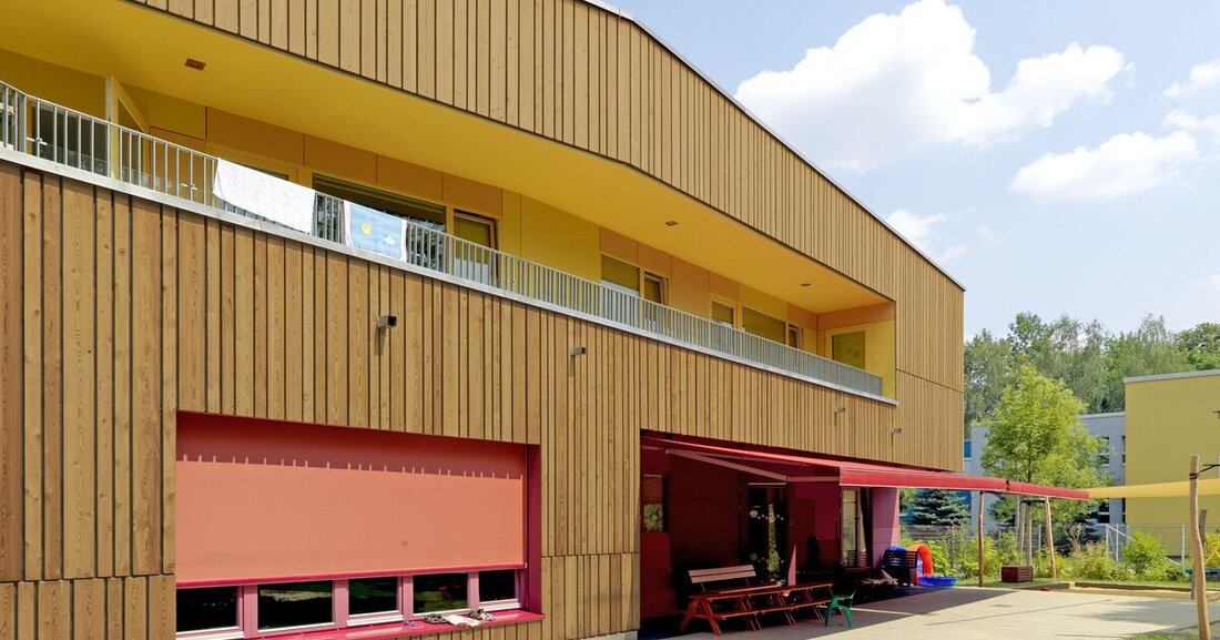 Damit Holz lange hält und vor allem lange schön bleibt, braucht es entsprechenden Schutz durch Lacke und Lasuren.