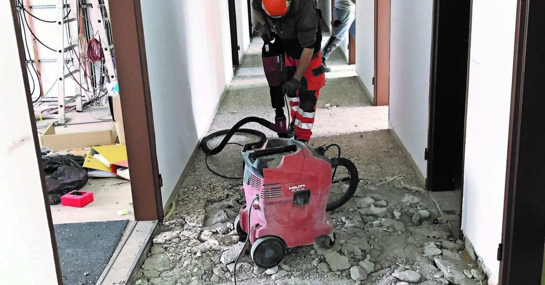 Plakat soll das Bewusstsein für weniger Staub auf Baustellen schärfen