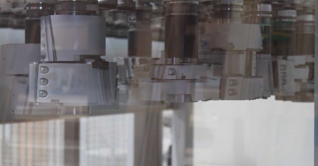 In der Tischlerei Feuerstein in Nüziders sorgen seit Kurzem ein neues Homag-Bearbeitungszentrum und Hightechwerkzeuge von Oertli dafür, dass in der Fenster- und Türenfertigung alles perfekt läuft.