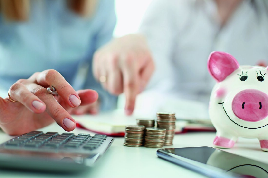 Pauschale Taggelder spielen bei der Entgeltabrechnung der Arbeitnehmer eine wesentliche Rolle. Dabei sind neben arbeitsrechtlichen auch steuerrechtliche Bestimmungen zu beachten.