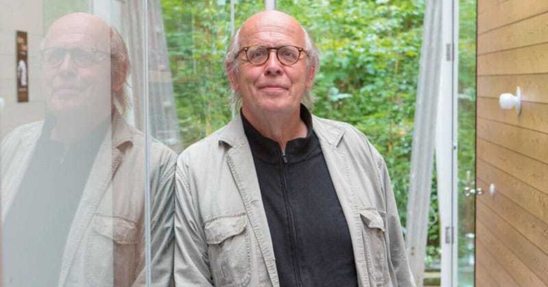 Eine ganze Generation von Architekten wurde durch das Institut für experimentelle Architektur ./studio3, das Volker Giencke über 30 Jahre geleitet hat, geprägt. Zur Emeritierung widmeten ihm das aut-Architektur und Tirol eine Ausstellung und seine Assistenten und Absolventen den bilderreichen 600-Seiten-Band „15 years studio3 ­tangible utopias“. Gretl Köfler im Gespräch mit Volker Giencke