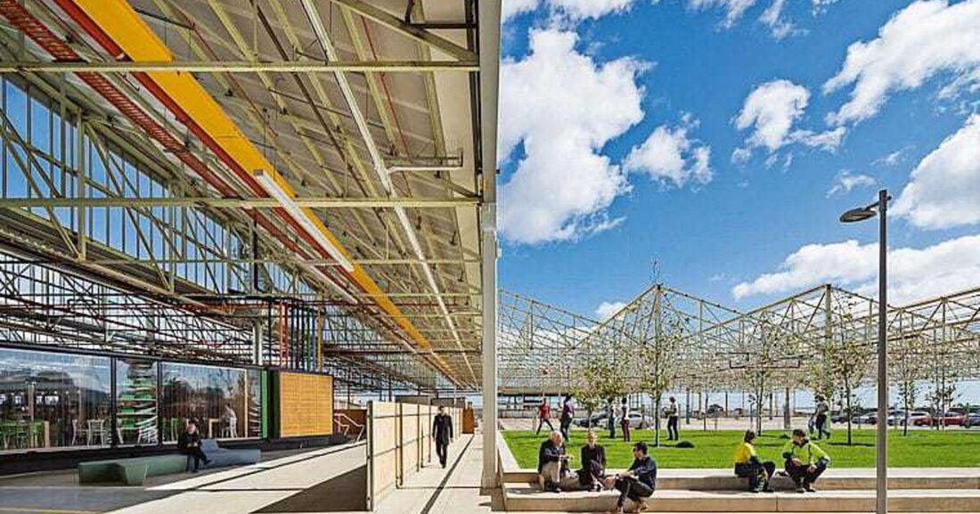 Die Sanierung einer Automobilfabrik in Adelaide, Südaustralien, wurde zum Preisträger des 2015 World Architecture News (WAN) Award für Nachnutzungen ausgewählt.