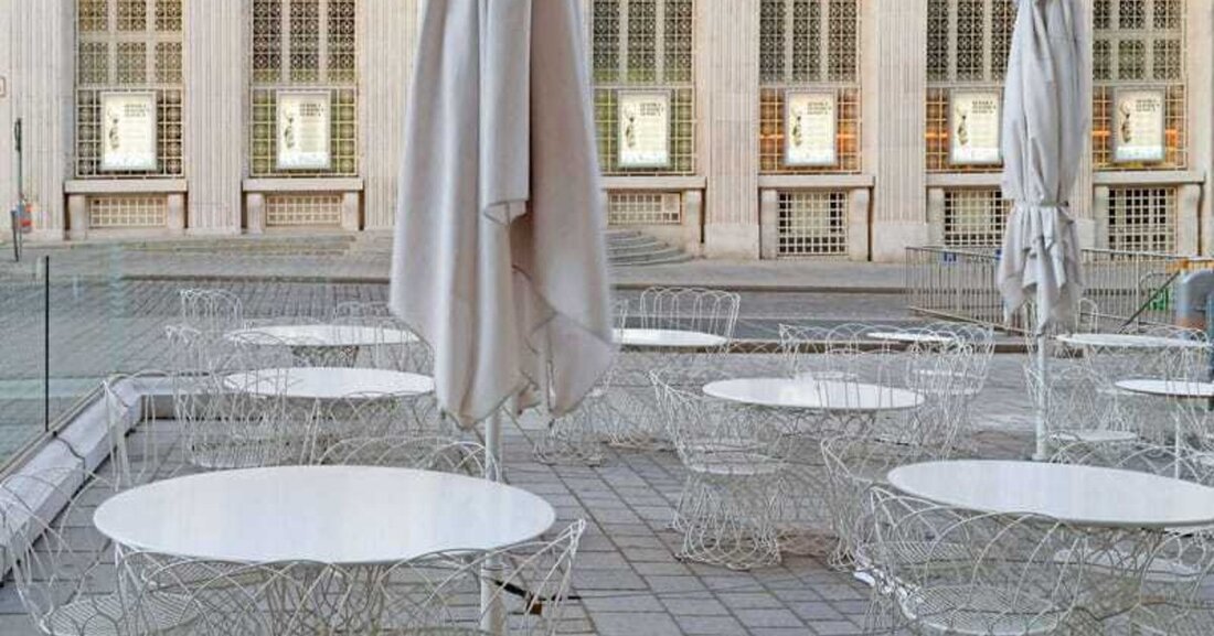 Architekturfotografie und ihr medialer Kontext Auch wenn die Fotografie die tatsächliche Wirkung von Architektur nicht wiedergeben kann, war und ist sie eine unentbehrliche Komplizin ihrer Vermittlung. Kein Architekturvortrag, keine Werkmonografie, kein analoges oder digitales Architekturmedium, kein Portfolio kommt ohne Bilder aus, ja oft sind sie das Einzige, das von der medial vermittelten Architektur im Gedächtnis bleibt.