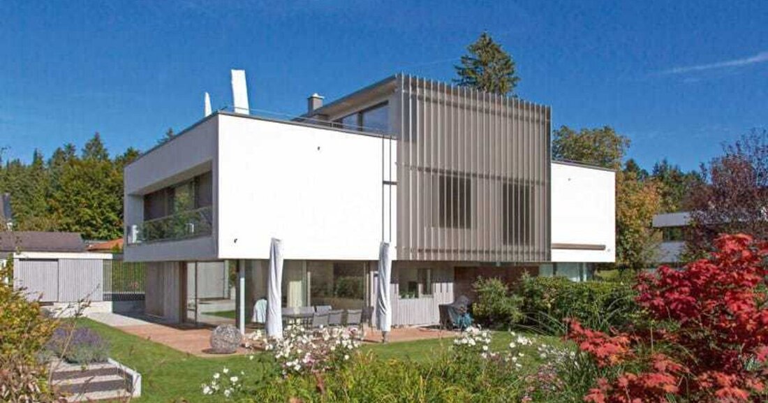 Der Starnberger See gehört zu den attraktivsten Wohnlagen in Deutschland. Die am Westufer gelegene Gemeinde Tutzing zählt zu den begehrtesten Wohnorten. Wer hier ein Eigenheim baut, investiert in anspruchsvolle und in der Regel moderne Architektur.