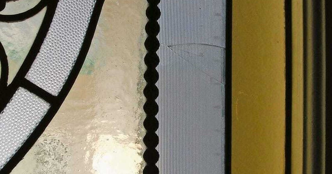 Jugendstil war eine Abkehr von sämtlichen gestalterischen Traditionen. Die Künstler dieser Zeit wollten bewusst etwas komplett Neues schaffen. Glas bekam dabei einen enorm hohen Stellenwert.