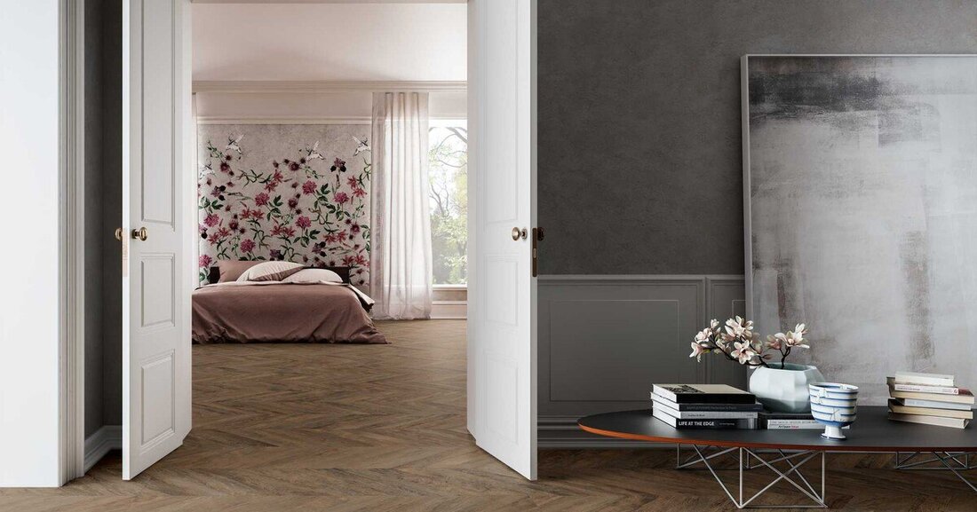 nach Holz sieht die Fliesenkollektion Chevron aus. Dabei dienten Französisches Fischgrätmuster und Parkett ungarischer Art als Inspiration.