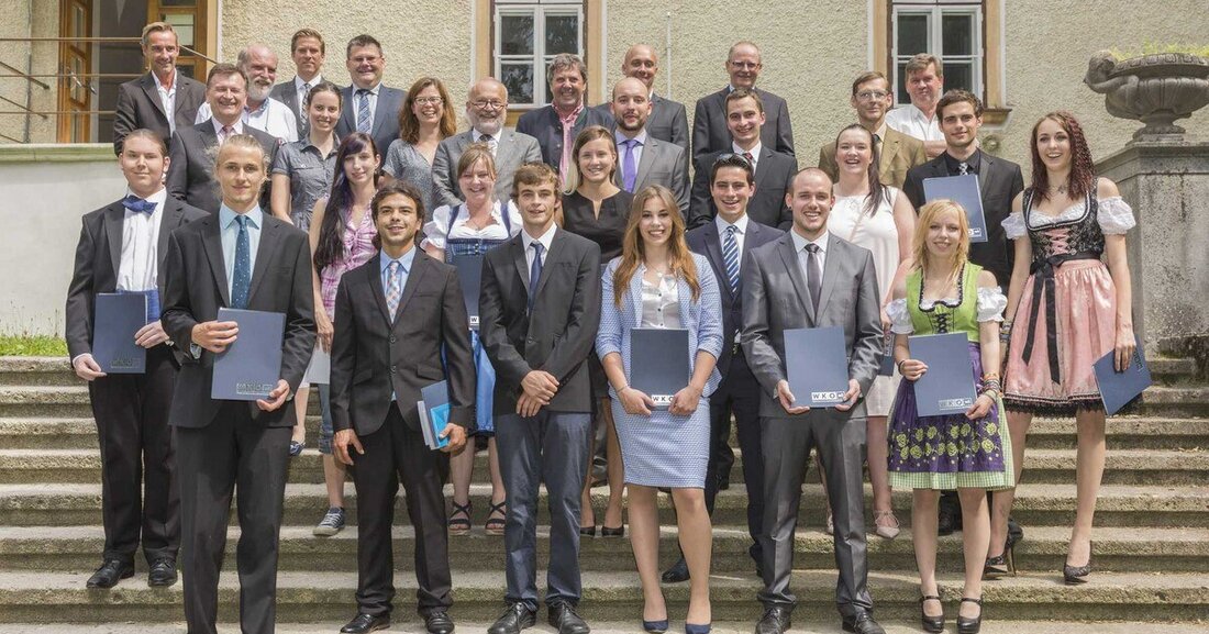 Anfang Juli nahmen die neuen Meisterinnen und Meister in der HTL Baden Malerschule Leesdorf ihre Zeugnisse entgegen.