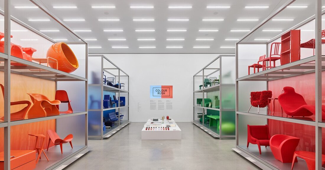 Bis Mai 2023 widmet sich die Sammlungspräsentation im Vitra Schaudepot im schweizer Weil am Rhein ganz dem Thema Farbe.