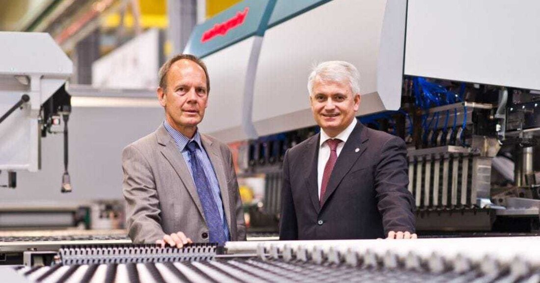 Die Linz Center of Mechatronics GmbH (LCM) und der Ennsdorfer Maschinenbauer Salvagnini haben einen Biegeautomaten entwickelt, bei dem eine Materialerkennung den gesamten Biegeprozess steuert.