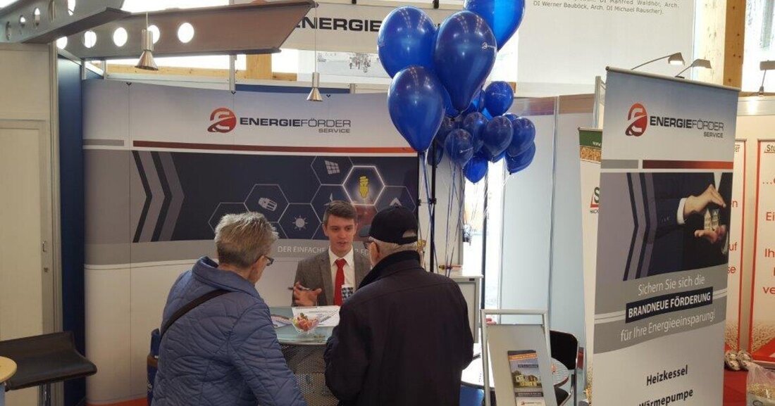 Wer energieeffizient heizt, wird finanziell gefördert: Für den Austausch eines Heizkessels, den Einbau einer Wärmepumpe, den Anschluss an ein Fernwärmenetz kann eine Energieförderung beantragt werden. Wie das im Detail funktioniert und welche Vorteile sich für Installateure daraus ergeben, weiß der Energieförderservice.