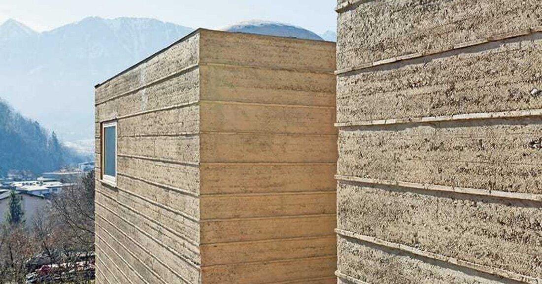 In den vergangenen Jahren entwickelte sich die Gebäudetechnologie innerhalb kurzer Zeit vom Niedrigenergie- zum aktiven Plus­energie-Gebäudekonzept. In der Studie „Low Tech – High Effect!“ wurden, alternativ dazu, Ansätze und Chancen für nachhaltige Lowtech-­Gebäude ­ausgelotet.