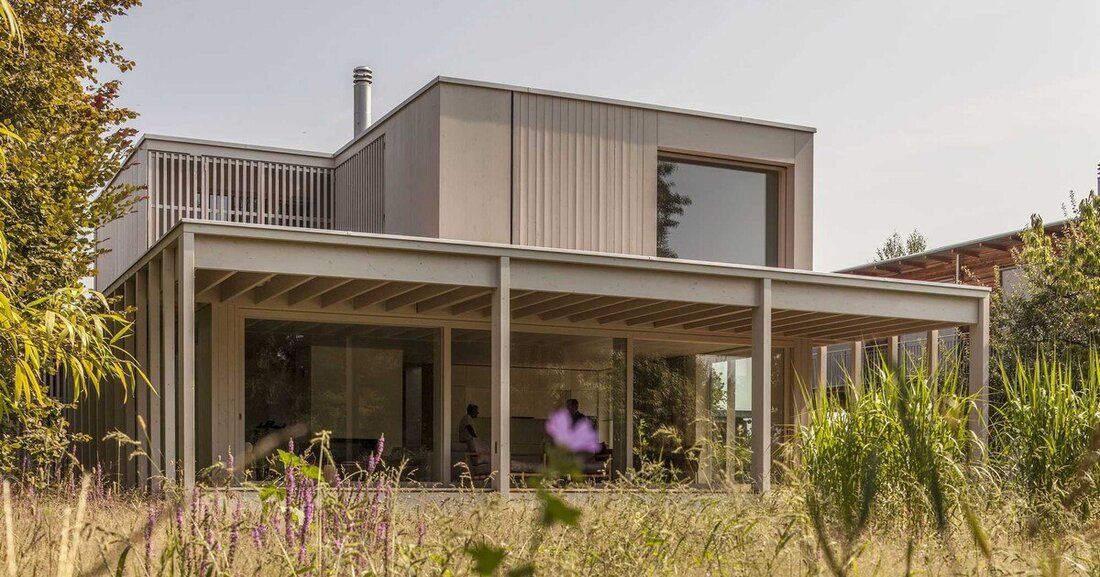 Mit Pullex Aqua-Terra bringt Adler ein wasserbasiertes Holzöl auf den Markt, das zum überwiegenden Teil aus nachwachsenden Rohstoffen hergestellt wird.