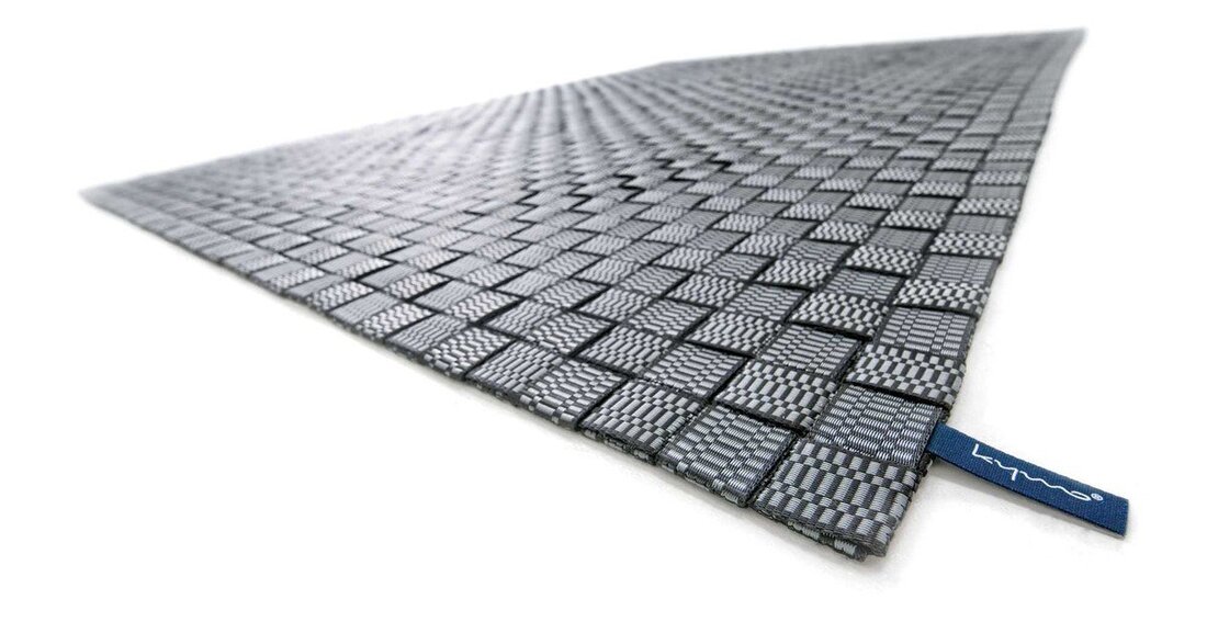 Mit der Erfindung der Silikatfarbe durch Adolf-Wilhelm Keim und deren Patentierung 1878 wurde ein Meilenstein im Bereich der Anstrichstoffe gesetzt. Silikatfarben begleiten die Architekturgeschichte des 20. und 21. Jahrhunderts: vom Historismus über den Jugendstil und das Bauhaus bis zu den spektakulären dekonstruktivistischen Bauwerken der Gegenwart. Sie begeistern seit Generationen Architekten, Handwerker und Künstler, und finden überall dort Anwendung, wo hohe ästhetische, gesundheitliche und bauphysikalische Ansprüche an Architektur und Farbe gestellt werden. Aus gestalterischer, ökologischer wie auch aus bauphysikalischer Sicht gewinnt die richtige Wahl des Oberflächenmaterials zunehmend an Bedeutung. Algenbildung auf WDVS, frühzeitiges Abwitterungsverhalten, Verschmutzungsneigung von Anstrichen, Feuchtehaushalt von Fassaden, Schimmel,..