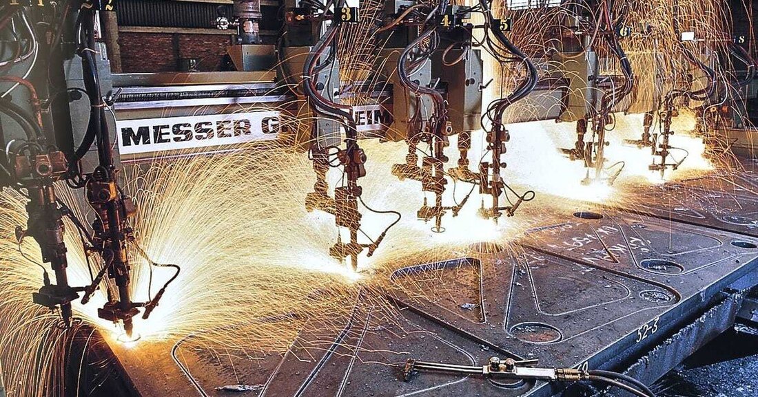 Die selbst entwickelte Plattform „toii“ lässt Maschinen verschiedenster Hersteller und Generationen miteinander kommunizieren.