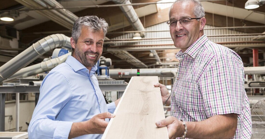 Der Markenname des Herstellers von Naturholzprodukten ist jetzt auch der Firmenname.
