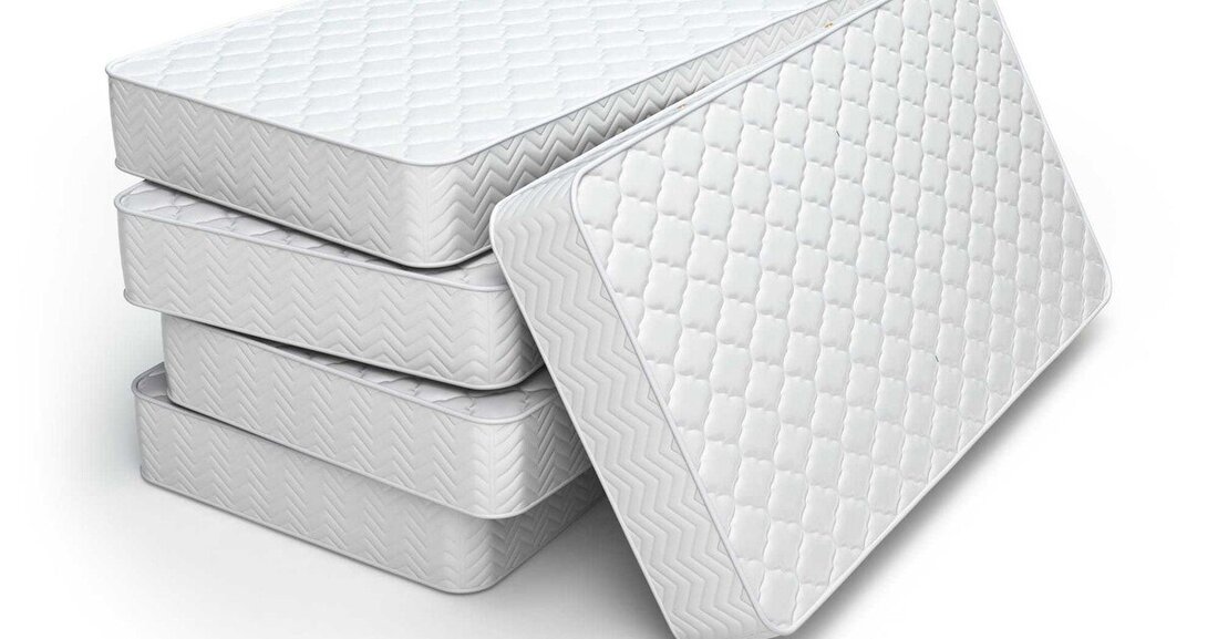 Der deutsche Chemiekonzern BASF hat mit Dichlorbenzol verunreinigtes Material hergestellt, das etwa bei der Herstellung von Matratzen eingesetzt wird. Auch heimische Hersteller stoppten daraufhin die Produktion – mittlerweile gibt es Entwarnung.