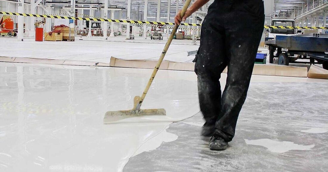 Als vollwertige Alternative zu Epoxy-Produkten präsentiert Remmers seine Polyurethan-Beschichtung Pur Uni Color New. Das Produkt ist physiologisch unbedenklich und für Aufenthaltsräume geeignet.