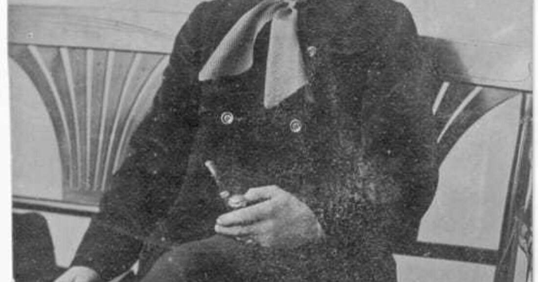 Immer öfter fallen Grabdenkmäler auf, die anstelle von traditionellem Stein mit viel Glas angefertigt werden. Das zufällige Auffinden von zwei Grabstätten mit Glasmalereien lässt vermuten, dass der Wiener Glasermeister Ludwig Grandy die Idee gläserner Grabdenkmäler als erster umsetzte –  vor exakt 100 Jahren.