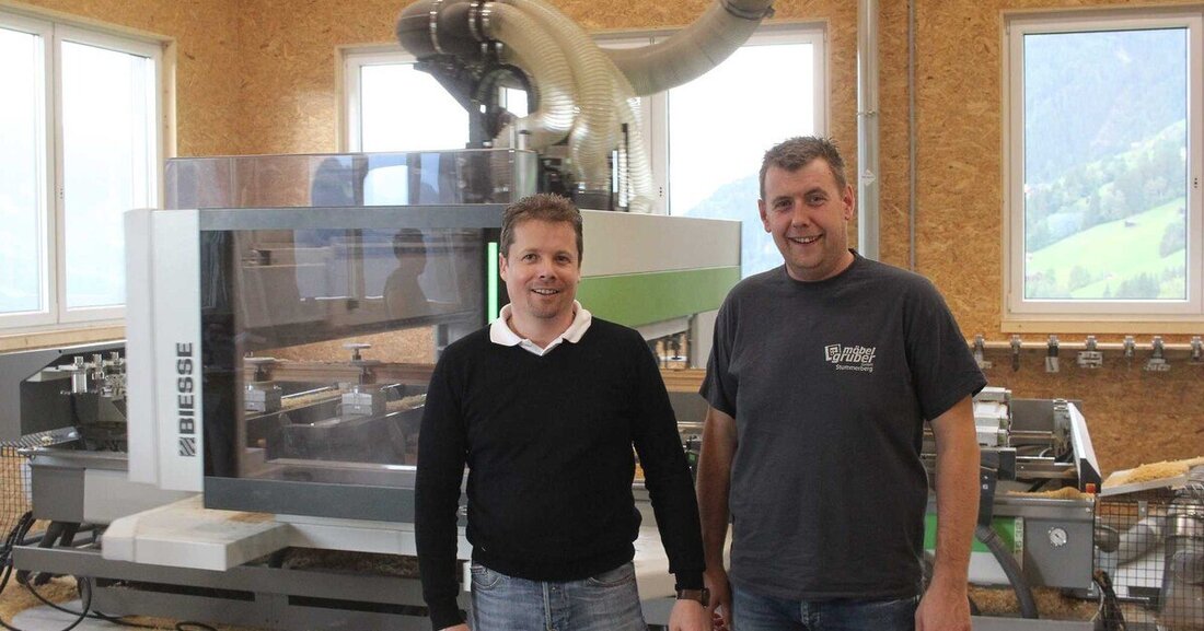 Bei Möbel Gruber hat man sich auf individuell nach Maß gefertigte Kompletteinrichtung spezialisiert. Damit die Qualität stimmt, stehen seit Kurzem drei neue Maschinen von Biesse in der Werkstatt. 