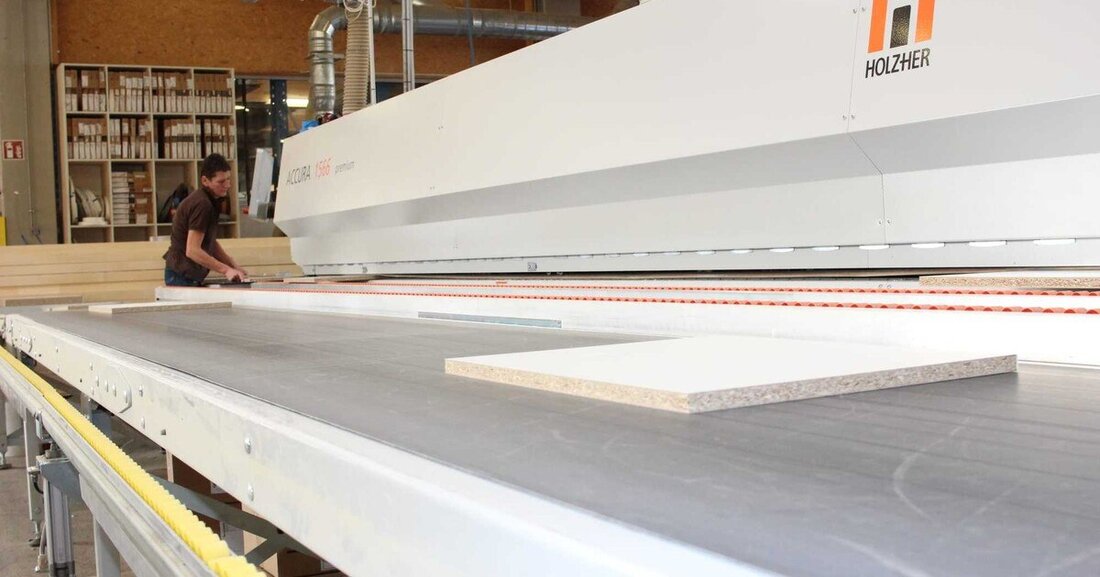 Der steirische Tischlerbetrieb Zottler macht alle klassischen Bau- und Möbeltischlerarbeiten. Dafür vertraut er auf die durchgängig einsetzbaren Maschinen von Holz-Her. 