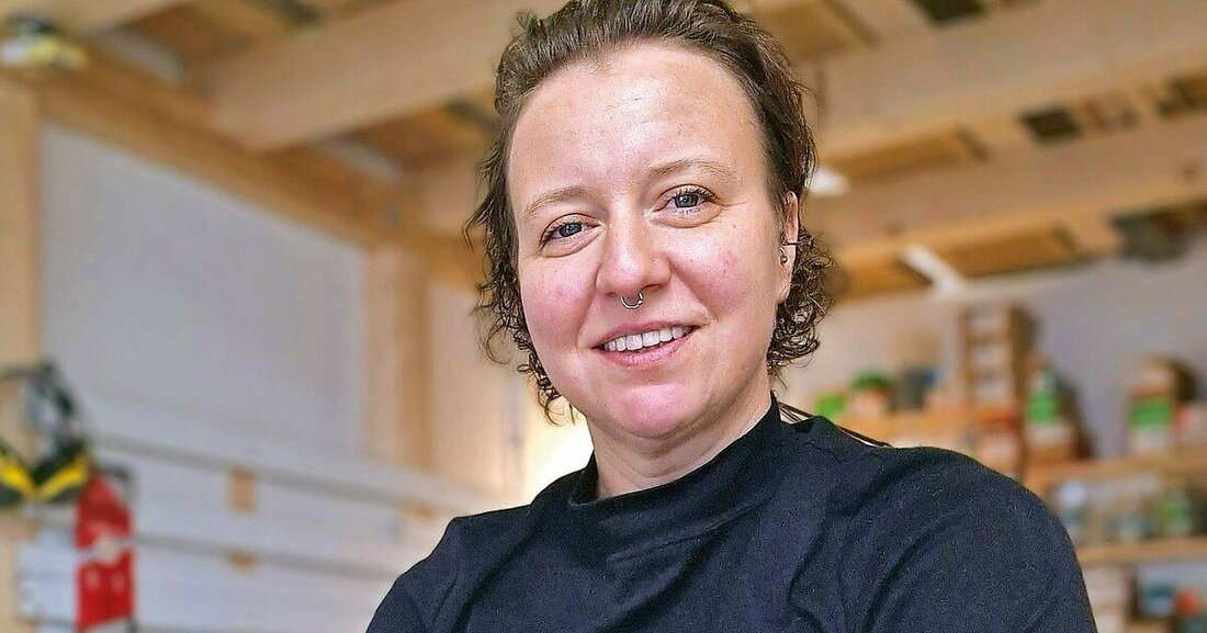Mit viel Hands-on-Mentalität und Leidenschaft realisiert Tischlerin Marlene Schöninkle ihre Projekte.