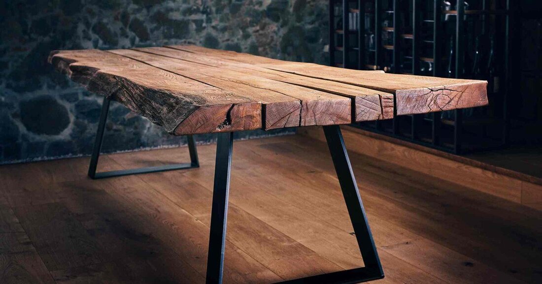 Der Designer Eduard Nopp hat mit der Tischlerei Hartl eine Möbellinie umgesetzt – dabei trifft traditionelles Holz auf ein industrielles Design.