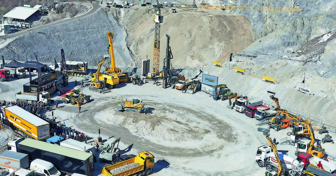 Bereits zum fünften Mal tourten Liebherr und Mercedes-Benz gemeinsam durch Österreich, um die hauseigenen Maschinen dem interessierten Fachpublikum hautnah zu präsentieren.