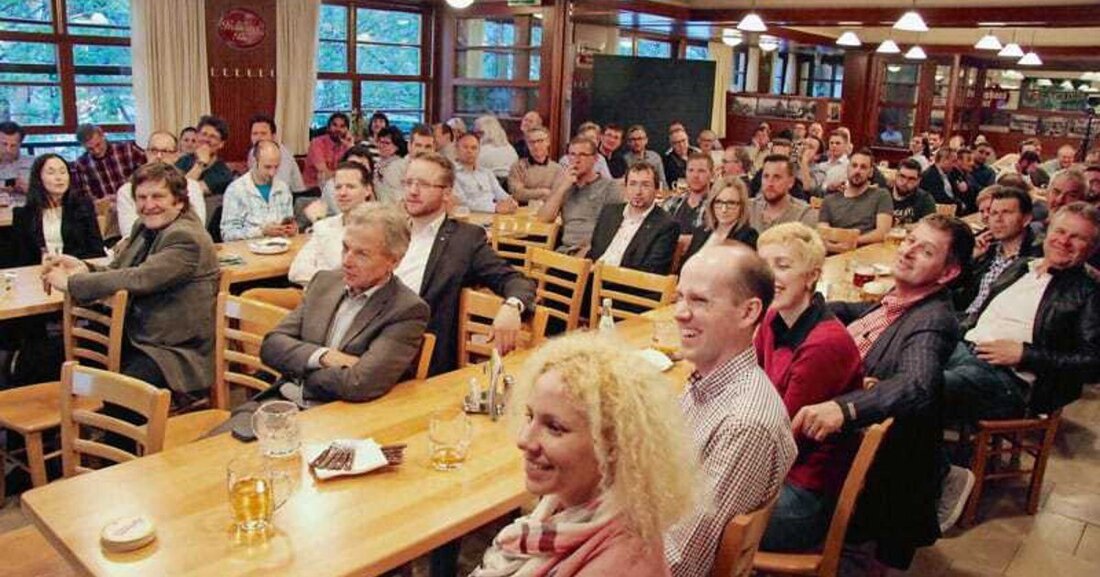 Prefa on the road. An acht Stationen in ganz Österreich machte das Prefa-Team in den letzten Wochen halt, um seinen Kunden die neue „Prefa-Welt“ zu präsentieren. Eine Partner-Plattform und ein Online-Shop sollen Handwerker künftig bei ihrer Arbeit unterstützen. Wir waren bei der letzten Station im Wiener Schweizerhaus dabei und haben uns live von den Neuheiten überzeugt.