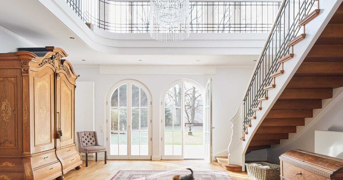 Ein junges Paar sanierte die urgroßälterliche Landvilla mit einer Balance aus Moderne und Tradition.