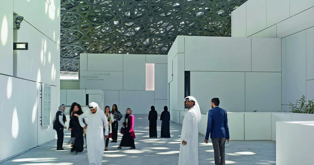 Rund ein Jahr nach der offiziellen Eröffnung wurde der Louvre Abu Dhabi von Sheikh Khalifa bin Zayed Al Nahyan, dem Präsidenten der Vereinigten Arabischen Emirate, im November letzten Jahres eingeweiht.