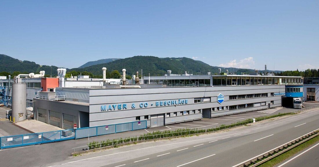 Der Salzburger Baubeschlagshersteller hat 75 Prozent der Anteile des deutschen Schiebelösungs-Spezialisten erworben.