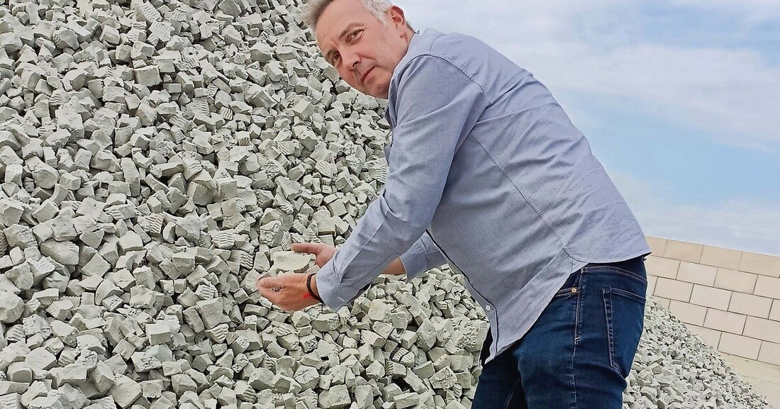 Policell verarbeitet Altglas zu hochwertigem, ressourcenschonendem Schaumglasschotter.