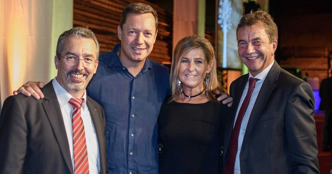 Der Holzgroßhändler Frischeis wurde vor 70 Jahren gegründet. Und in Oberösterreich ist das Unternehmen auch schon seit 60 Jahren präsent – Anlass genug für eine Feier in Wels mit 600 Gästen.