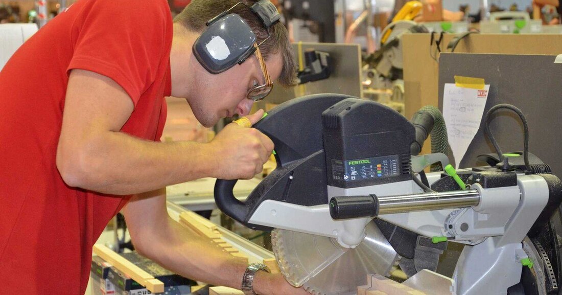 Das Team Austria räumte bei den Berufseuropameisterschaften mit 21 Medaillen groß ab und kam in der Länderwertung damit auf Platz 2. Möbeltischler Christian Buchegger aus Vorchdorf (SFK Tischler GmbH/Kirchham) holte Silber.