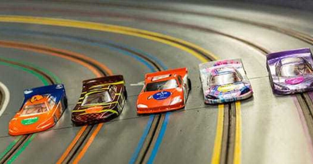 Save the Date: SFA Sanibroy lädt am 15. November gemeinsam mit Holter in die Wiener Slotcararena zum sportlichen Wettkampf mit den kleinen Modellrennbahnflitzern. 