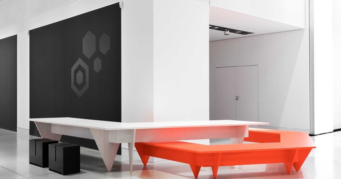 Immer mehr Tischlereibetriebe holen sich innovative Designer ins Boot, wenn es um die Entwicklung von neuen Möbelstücken geht. Aber was macht die Kombination aus Design und Handwerk so besonders?