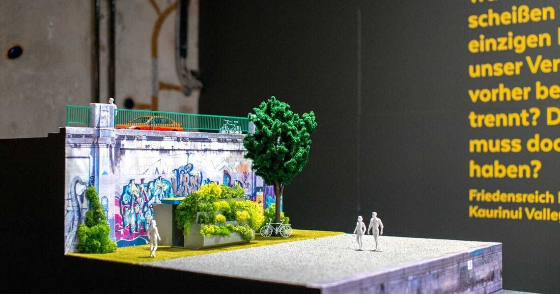 Bei der Ausstellung „EOOS. Liquid Gold“ (bis 13. Jänner 2019) im Kunsthaus Wien knüpfen die Wiener Designer EOOS an Friedensreich Hundertwassers ökologisch-künstlerische Pionierarbeit an. Er beschäftigte sich intensiv mit Pflanzenkläranlagen für verunreinigtes Wasser.