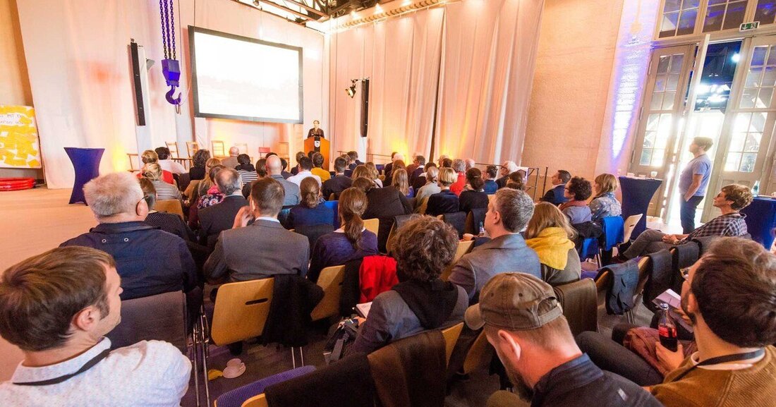 Unter dem Titel "Betreten verboten! Strategien gegen den Leerstand von Produktionsstätten" fand vom 10. bis 12. Oktober die 7. Leerstandskonferenz statt und vereinte130 kreative Köpfe, ein altes E-Werk, eine wandlungserprobte Stadt und viele Ideen. Obwohl Leerstand technisch und sachlich klingt, versteckt sich dahinter doch ein hochemotionales Thema. 