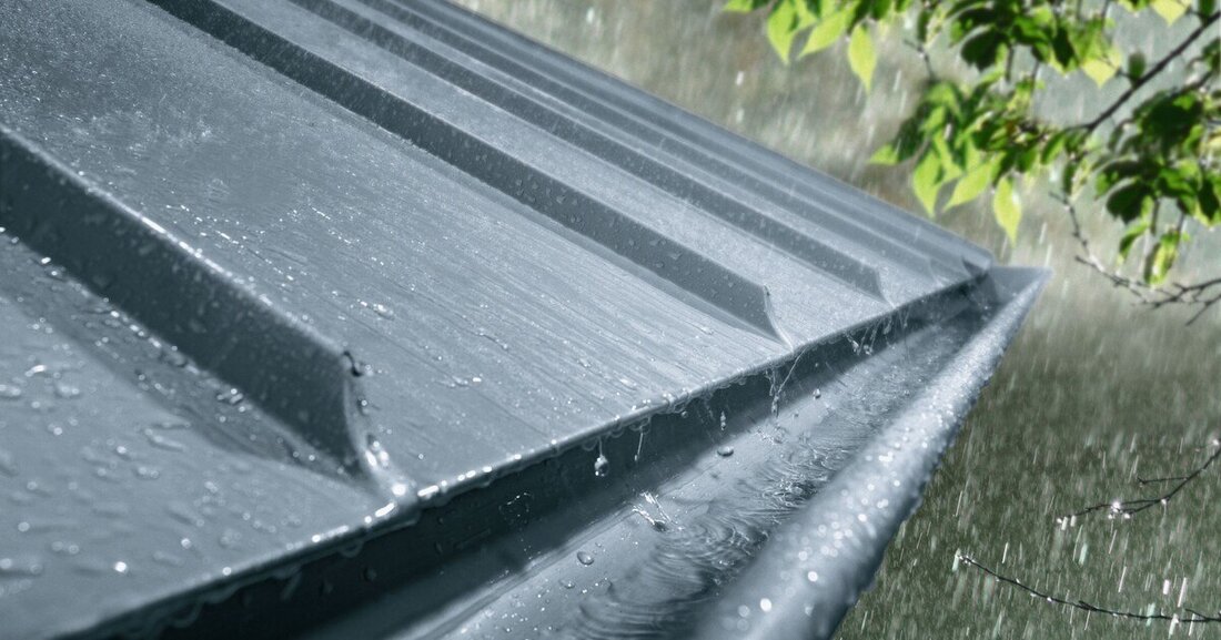 Dachentwässerungen bei Neubauten und Sanierungen unterliegen einer Reihe von Richtlinien, die es akribisch einzuhalten gilt.