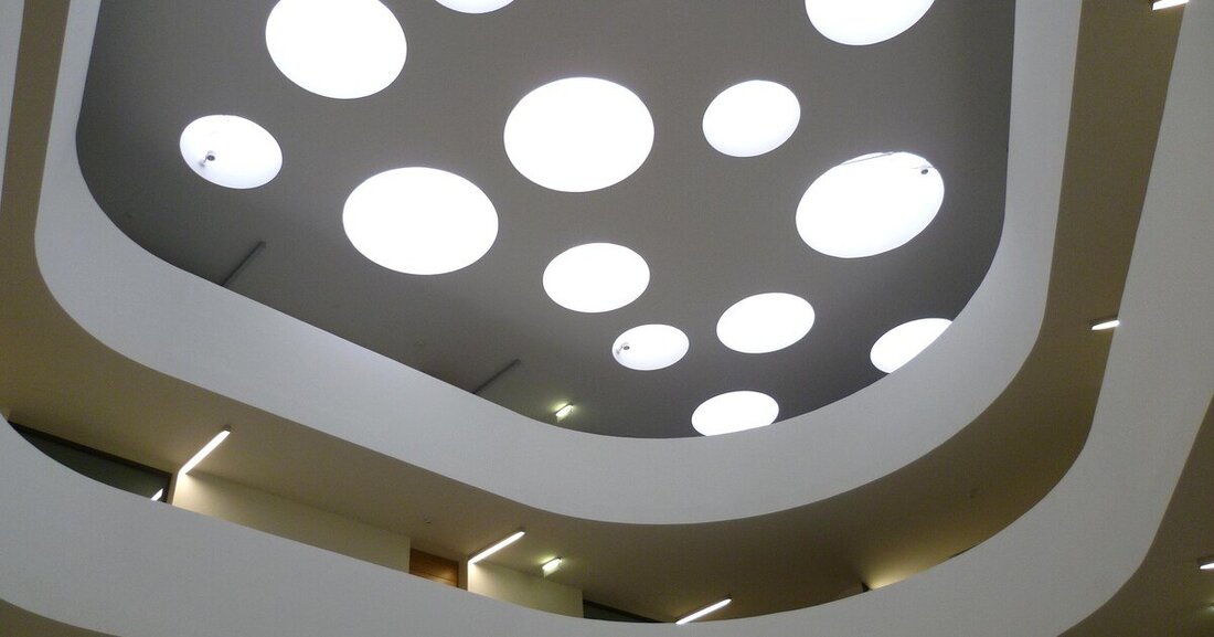 Belichtung, Belüftung und Entrauchung und Wärmedämmung sind die wesentlichen Funktionen von Lichtkuppeln.