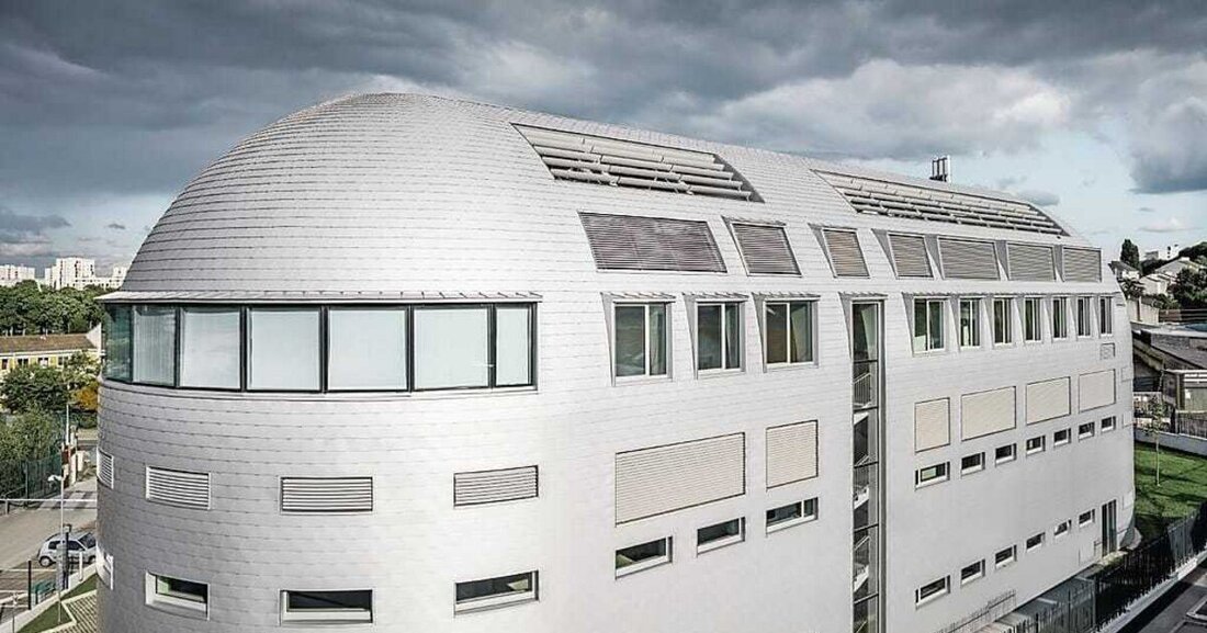 Runde Ecken. Das Technologie-Center Paris besticht durch seine Außenhaut aus Aluminium in harmonischer Form.