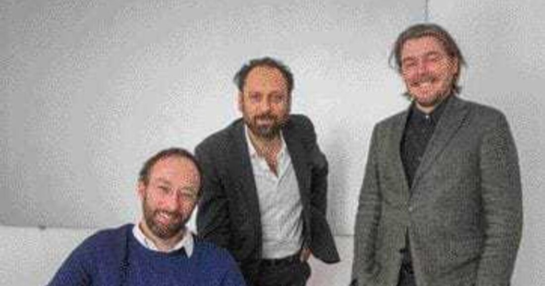 GRAFT und Marianne Birthler kuratieren den deutschen Pavillon der diesjährigen Architekturbiennale in Venedig. Das international begehrte Architekten-Trio mit Büros in Berlin, Los Angeles und Peking realisiert vielfältige Projekte unterschiedlicher Größe und Lage. Zum Gespräch trafen wir einander im gar nicht so leicht auffindbaren Loft-Atelier von GRAFT in Berlin. Susanne Karr im Gespräch mit Lars Krückeberg