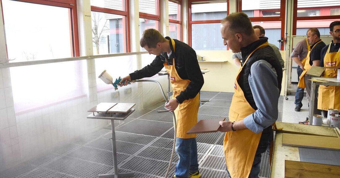 Adler bietet auch im kommenden Jahr ein umfangreiches Weiterbildungsangebot für Farbenhändler und Maler an.