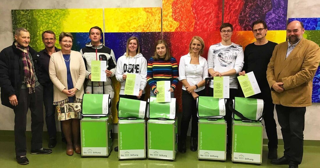 Im Rahmen des Bestenwettbewerbes „Du hast es drauf – zeig‘s uns!“ der gemeinnützigen Sto-Stiftung wurden die besten österreichischen Nachwuchsmaler im letzten Lehrjahr mit hochwertig bestückten Werkzeugkoffern ausgezeichnet.
