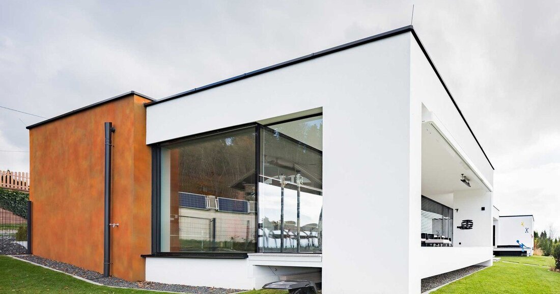 Der Trend zum „Industrial Chic“ ist ungebrochen. Ein Hausherr im Kärntner Rosental hat einen Teil der Hausfassade mit dieser Dekor-Technik gestalten lassen.