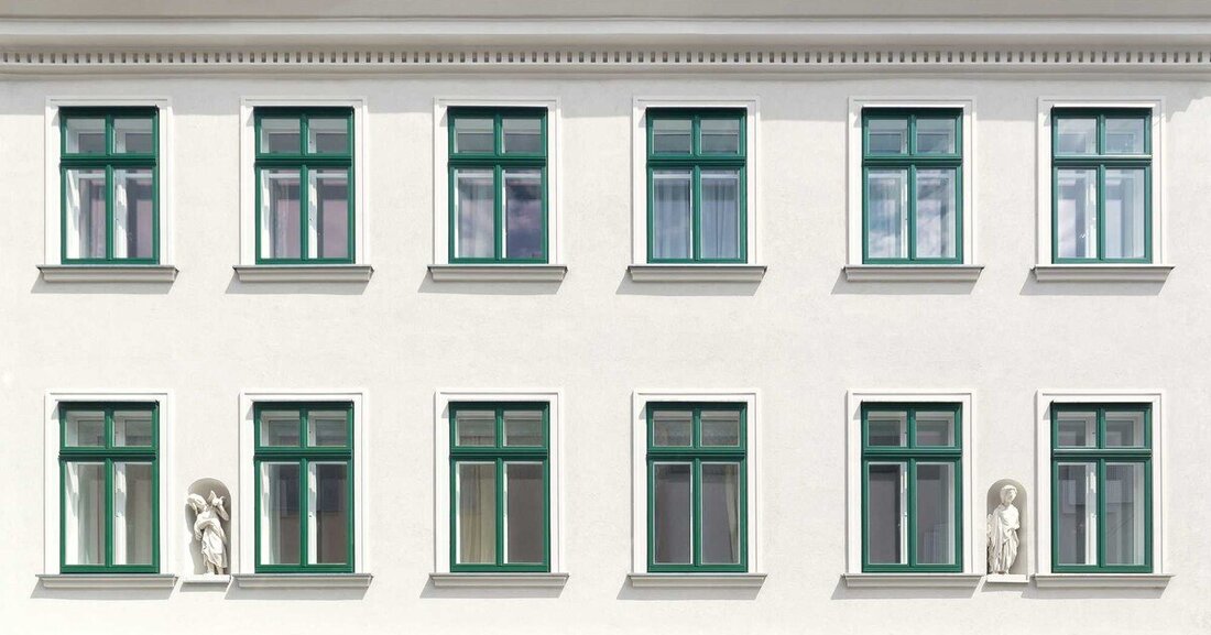 Das oberösterreichische Unternehmen Aldura hat ein Modulsystem zur Herstellung von Holz-Alu-Kastenfenstern entwickelt. Damit lässt sich das historische Design erhalten und gleichzeitig eine dauerhaft geschützte Alu-Außenebene herstellen.