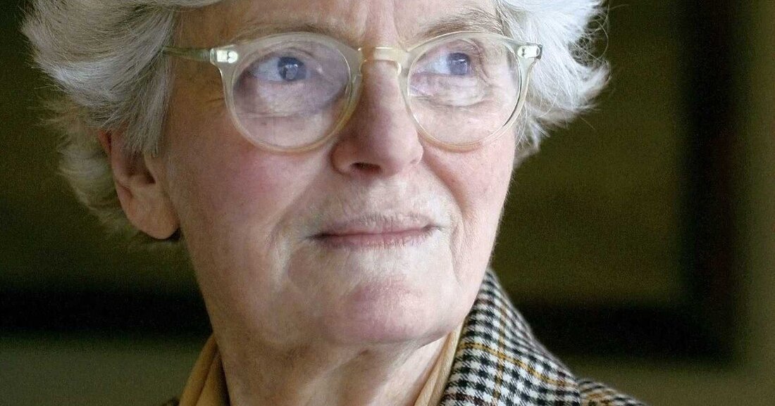 Denise Scott Brown hat ihre Arbeit immer inmitten des Geschehens begonnen. Ihr scharfer Intellekt, ihr genauer Blick und ihre Weltgewandtheit prägen ihre Haltung in Stadtplanung und Architektur. Und sie betont, dass Kreativität das Ergebnis gemeinsamen Schaffens ist: Joint Creativity. FORUM sprach mit der legendären Architektin, Stadtplanerin, Lehrerin und Autorin – der das Architekturzentrum Wien noch bis 18. März die weltweit erste Personale widmet. Susanne Karr im Gespräch mit Denise Scott Brown