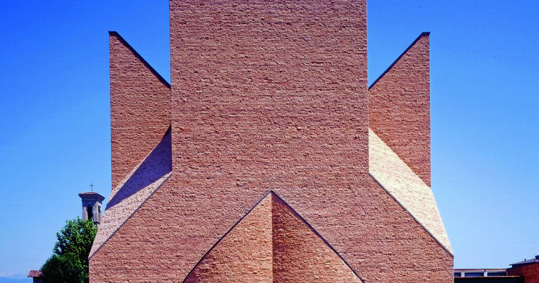 Das Tessin, die mediterrane Seele der Schweiz, ist von Mario Botta nachhaltig geprägt. 1943 in Mendrisio geboren, gilt Botta seit 1969 als Schöpfer und Gründer der „Neuen Tessiner Architektur“. Die aktuelle Schau im Wiener Ringturm zeigt den beeindruckenden Umgang des Schweizer Stararchitekten Mario Botta mit dem sakralen Raum.