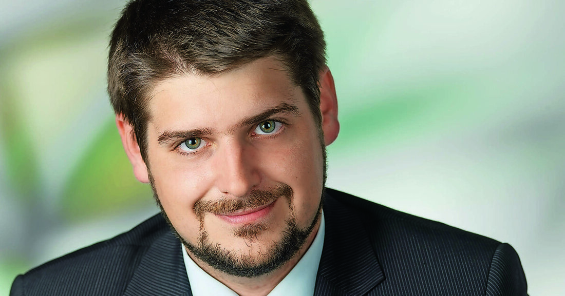 Der umweltfreundliche und nachwachsende Rohstoff Holz ist ein zentraler Schlüssel zur Energiewende. Tischler können durch einen Umstieg auf eine Biomasseheizung gleich mehrfach profitieren.