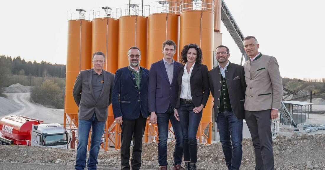Gemeinsam mit Moser Beton hat Leube in Neukirchen ein neues Betonwerk gebaut und nun feierlich eröffnet.
